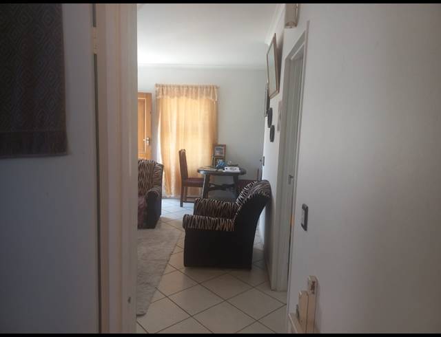 2 BEDROOM HOUSE FOR SALE IN ROCKLANDS